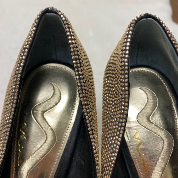 Nina Metallic Gold Studded Heels Pumps, size 7.5 - Picture 4 of 8